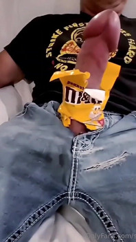 Um saco de pau grande e m&m's