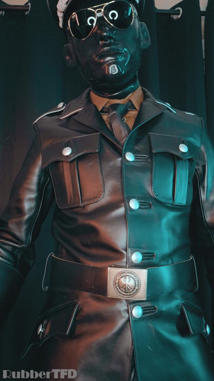 RubberTFD: VK návrat kožené maskéry