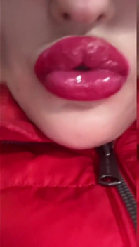 Aptal kadın kılıklıma dönüş - lip - findom goaldigger tarafından güzel yüze takıntılı klip için emiyor
