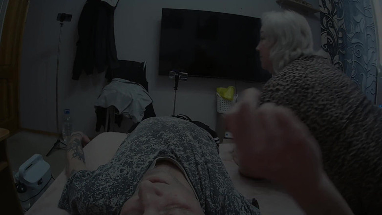 Zona901: Freundin gibt blowjob, um einen schluck sperma zu bekommen