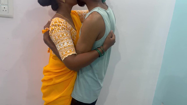 Mary V: Couple mallu, baise romantique torride en sari, couple indien, sexe...