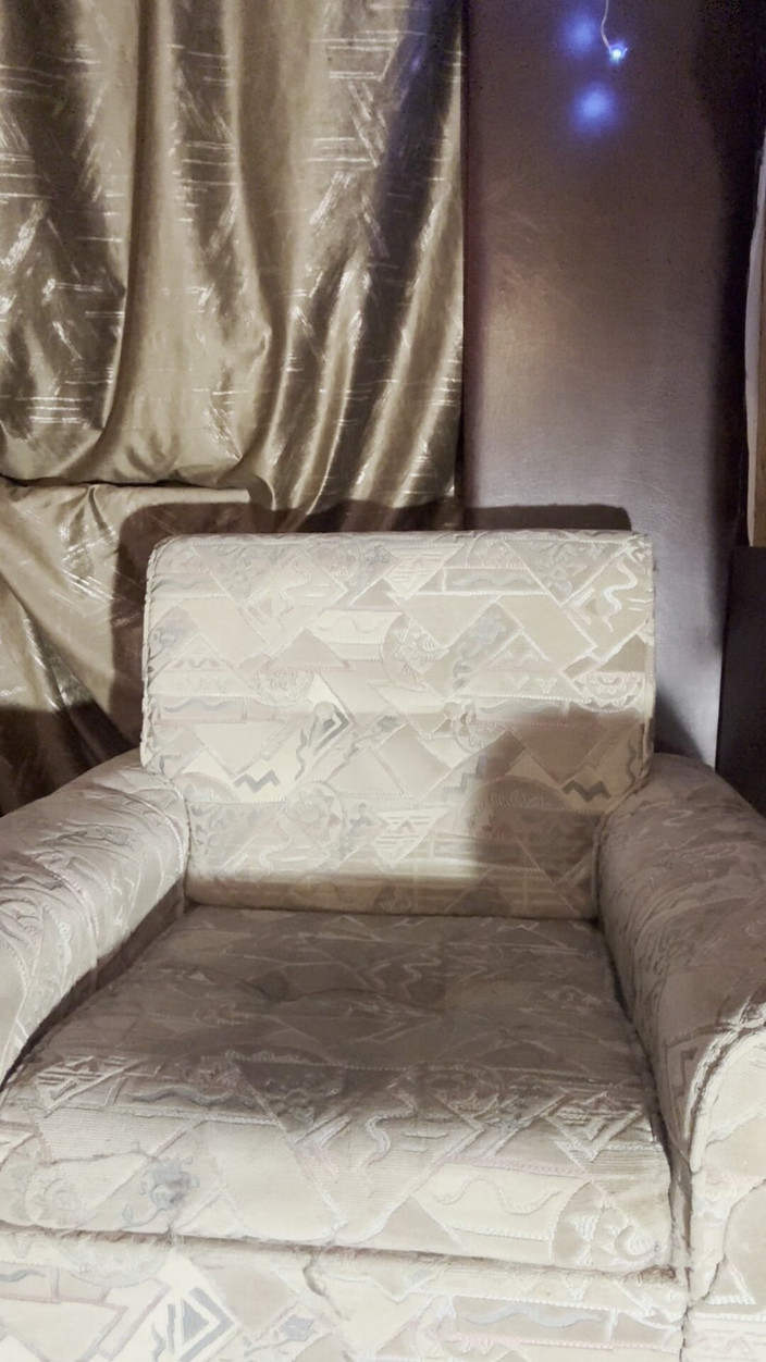 Elena917: Klemmen, wasknijpers en billenkoek met riem voor tieten en poesje