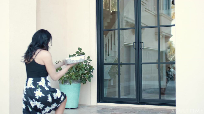 Mommys Boy: MILF Reagan Foxx Catches Stepson Pounding the Neighbor Katie Morgan...