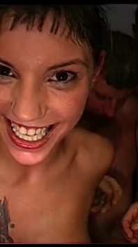 Ggg - Cissie Brunette Beauty. Podoba kilku mężczyznom. Obciąganie i gangbang i piesek