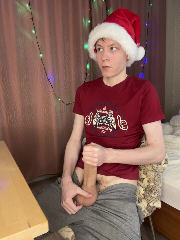 Morflot24: 23厘米的鸡巴在戏弄敏感的头部后爆炸