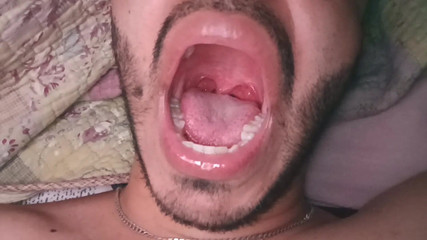 Tommhot: Noel arifesinden sonra yorganın altında mastürbasyon yapıyor