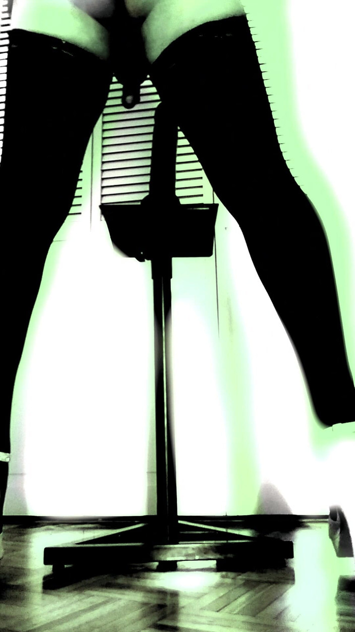 kandiKane: Brazylijska Dziwka Sissy na 15 " Monster Black Cock