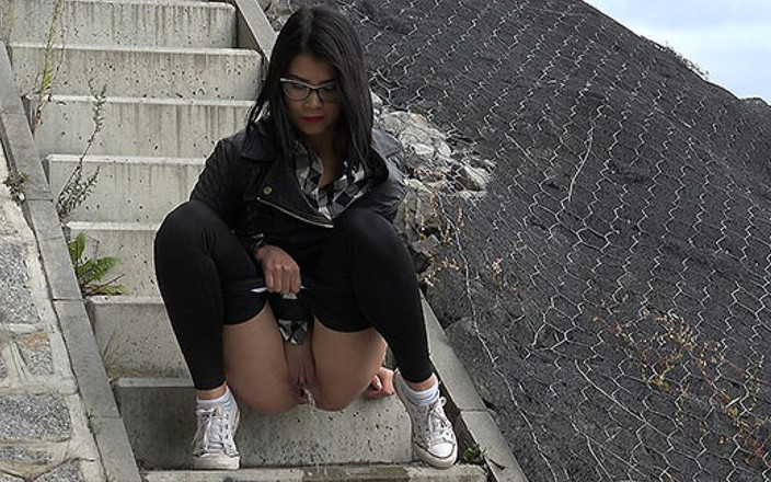 Puffy Network: Adik tiri ini dientot habis-habisan sama got2pee sampai cewek-cewek kencing