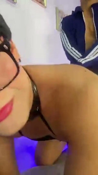 フェムボーイはストリップチャットでの配信を終えた後、セックスが大好き