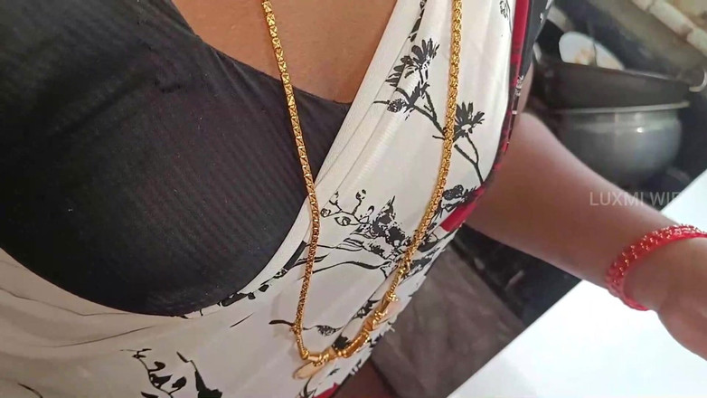 Luxmi Wife: Manželka dostane vrchol orgasmu tekoucí z kundičky - 1