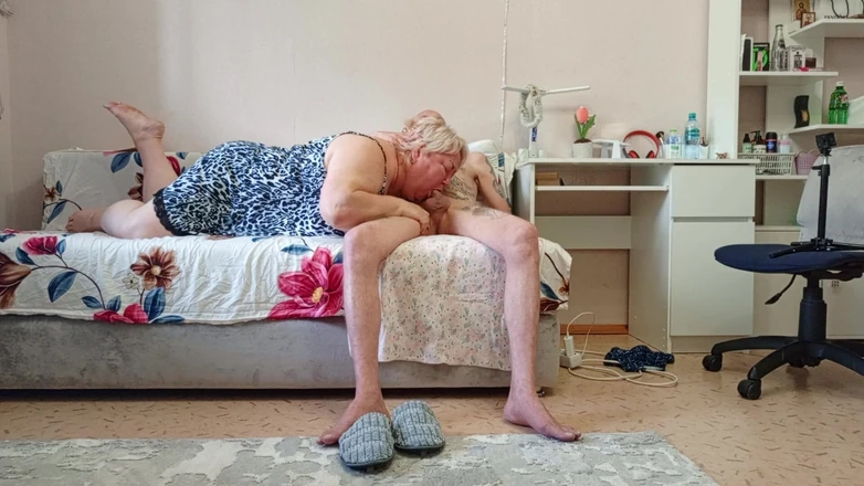Zona901: Stepmom Sucks Cock and Gets Cum in Her Throat