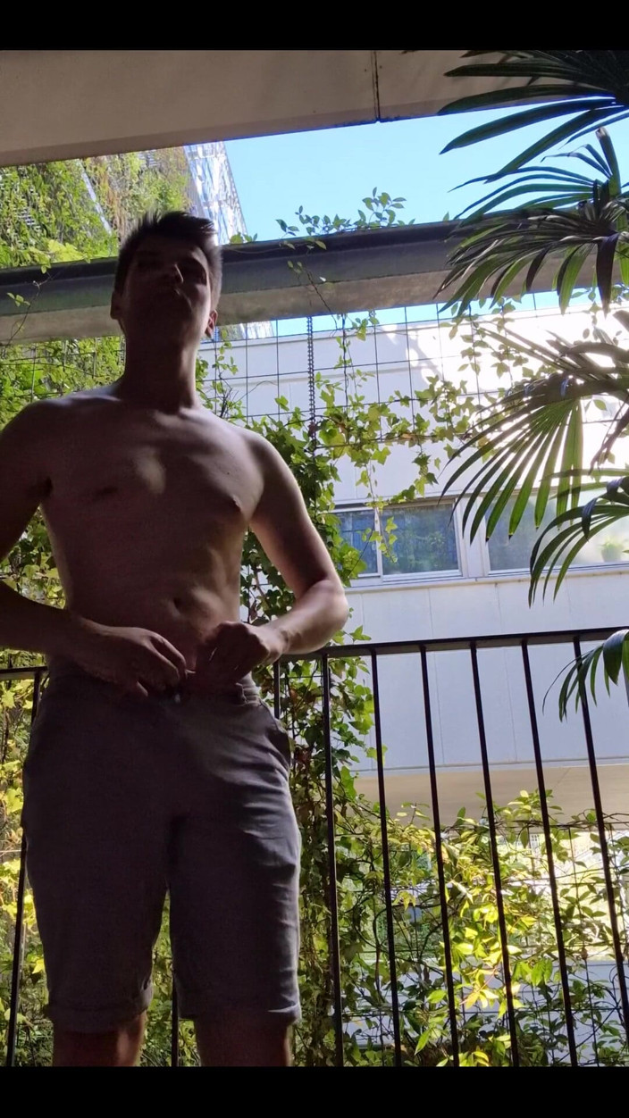 Snauwflake: I've Just Arrived in My Hotel