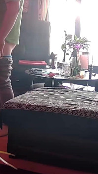 Komşu yarağa bayılıyor. Boşalma 