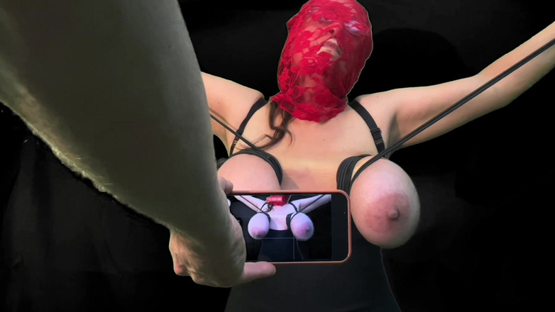 VeeVee Vixen: Marionette ordenhada tetas