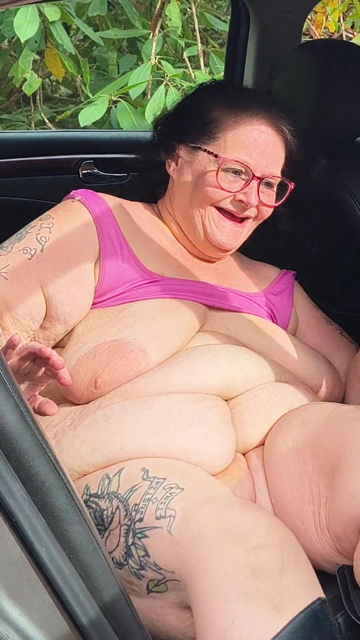 HerculesnVENUS: 나는 그 차의 뒷좌석에 열심히 온 후 모든 방울을 슬러핑