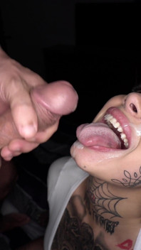 Kneblowanie wytatuowana loszka Genevieve