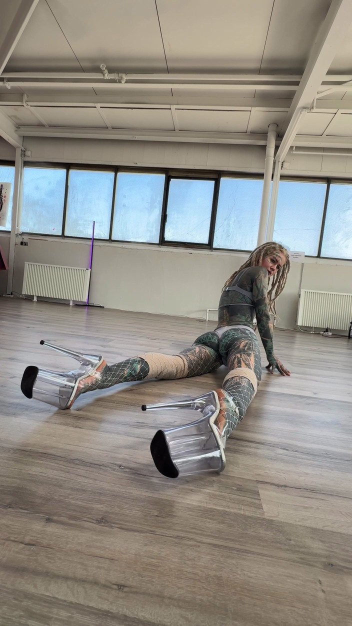 Anuskatzz: Você Gosta Da Minha Dança Para Você? Siga-me Por Mais...