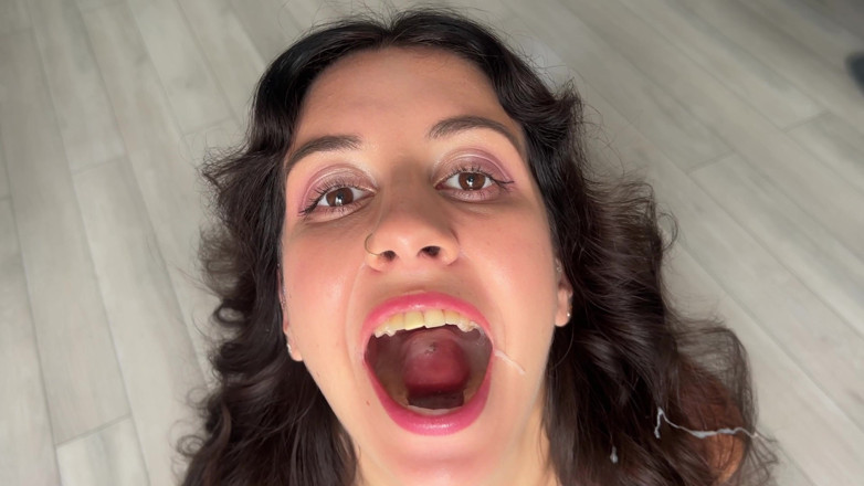 Katty West: in bocca giocando con lo sperma