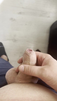 Young Man Masturbates and Close-ups in HD Quality
