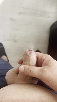 Young Man Masturbates and Close-ups in HD Quality