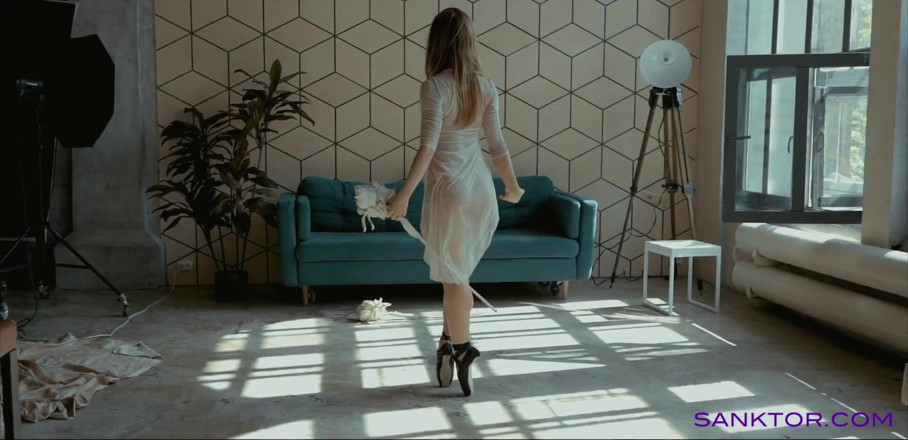 SANKTOR: Naked ballet dancer . Art erotic video.