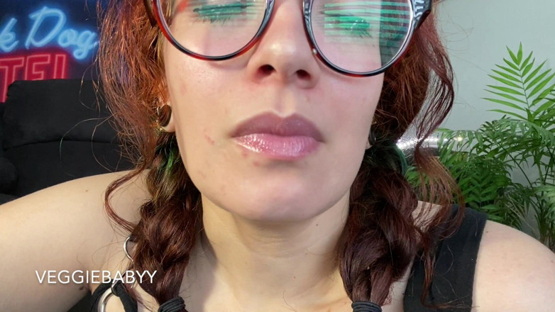 Veggiebabyy: Girlfriend Shrinks and Eats Boyfriend