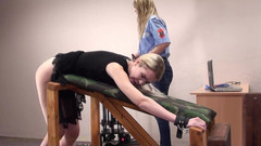 The Spanking Machine: Sissi 8 výprask - bičování zadku