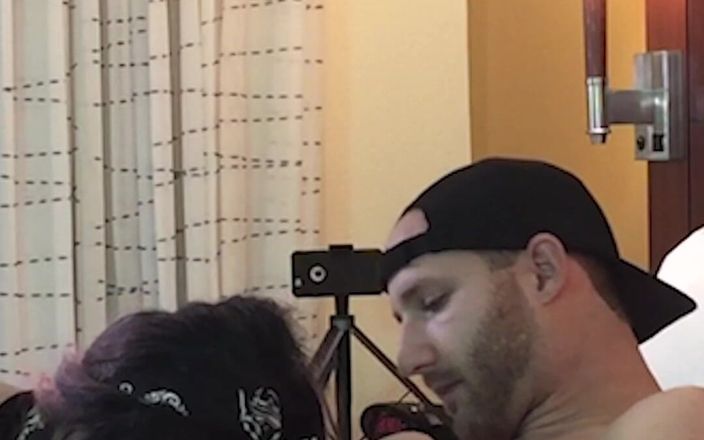 Jake Grand the man: Jade Madison, tapette gothique, s’enfile une bite au fond de...