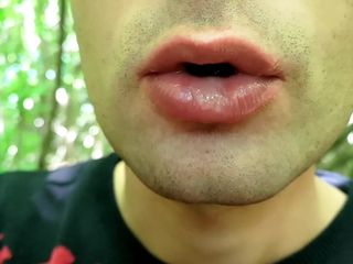 Idmir Sugary: Gros plan, jeu avec éjaculation sur les lèvres - souffler des bulles...
