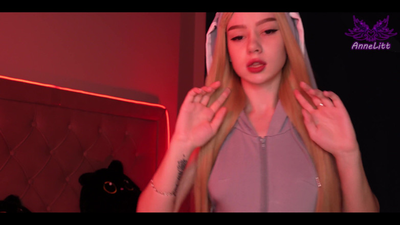 AnneLitt: Anales spreizen für eine blonde Puppe, ich beschloss, ein Video...
