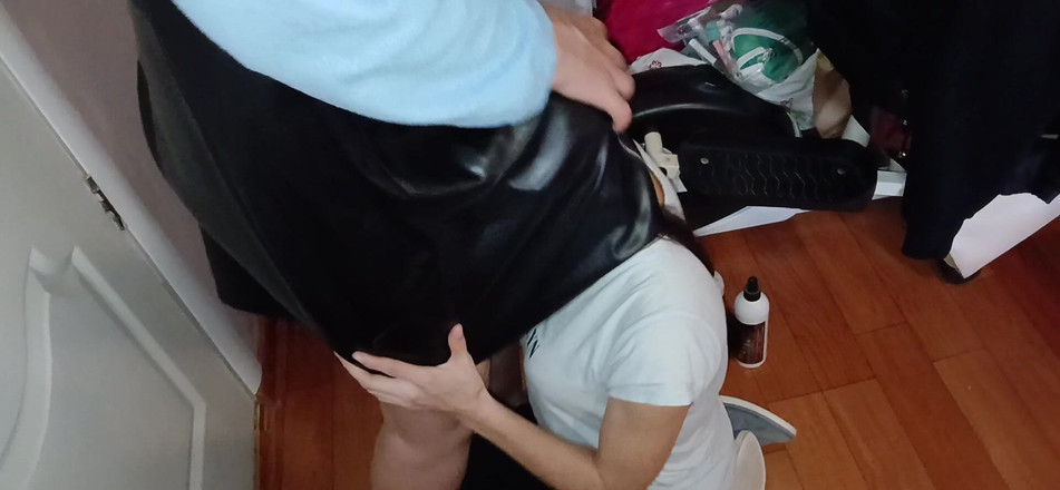 Lesbian-illusion: Мы обменялись местами с моей соседкой и моей подругой лижет ее киску, а я смотрю и мастурбирует