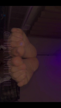 Think I Should Give My Toes Kisses?