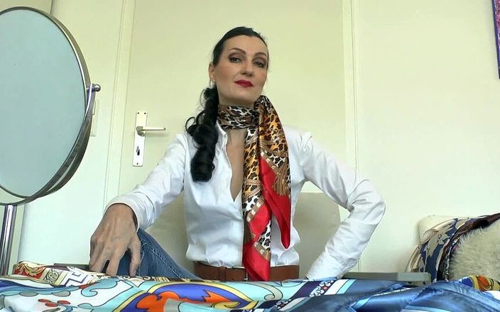 Lady Victoria Valente: 5 New Satin Neck Scarves for a Casual Outfit