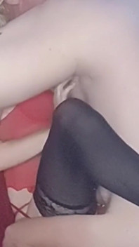 สาวประเภทสองคอรักรูตูด สวมรองเท้าส้นสูงสีแดง