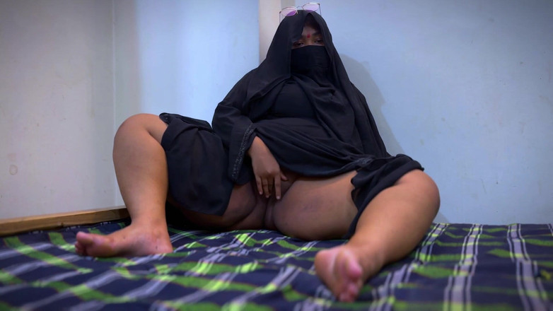 Aria Mia: Mẹ kế xinh đẹp nóng bỏng Ả Rập một mình ở nhà &amp; thủ...