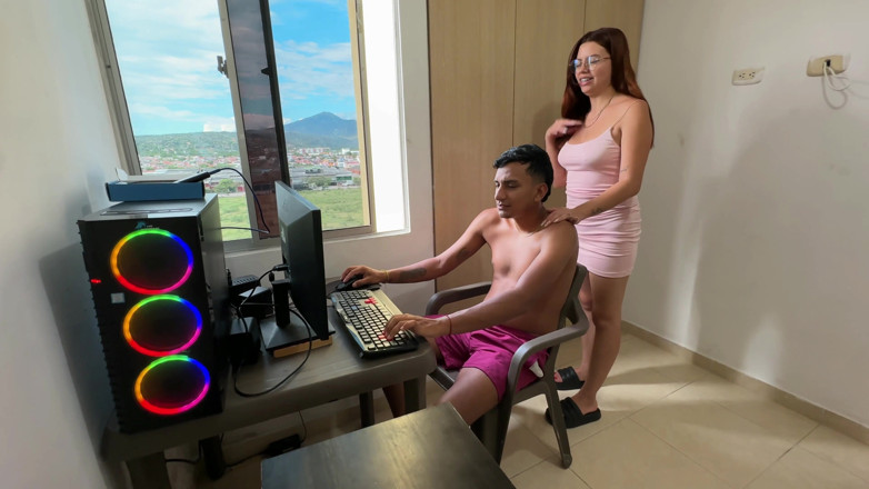 LILY_PUP: Mijn latina stiefzus vindt het niet leuk dat ik altijd...