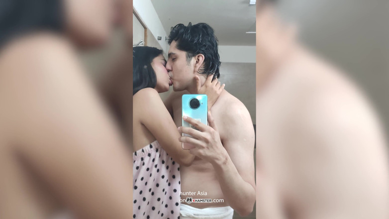 hunter Asia: Indian Couple Recording Their Romantic Sex Video in Mobile Phone
