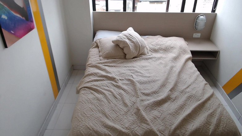 DiablaLatinaTour: Kurviger Venezolaner debütiert mit einem Tinder-Typen