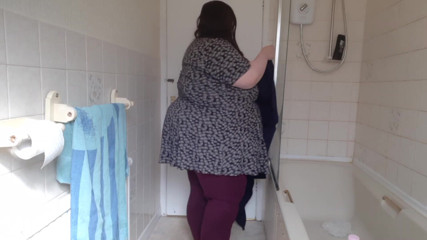 SSBBWLadyBrads: Ssbbw chuveiro strip provoca deixa ficar nua
