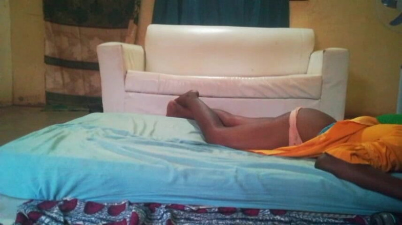 Pornsexlive: Kierownik hotelu dostaje czarnego kutasa od swojego wiernego klienta