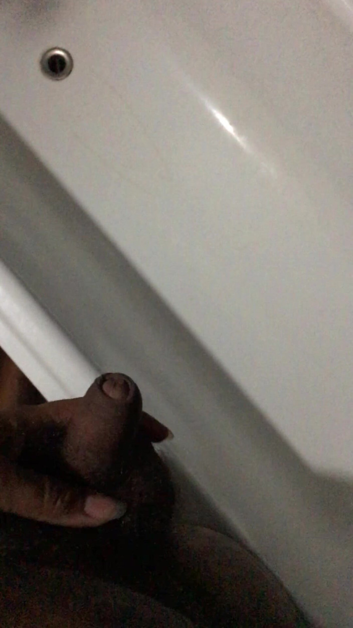 Luksmen1: Peeing in the Bathtub