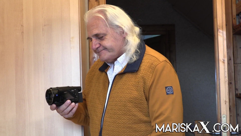 Mariska x: 늙은 남자 앞에서 자위하는 마리스카X 파라