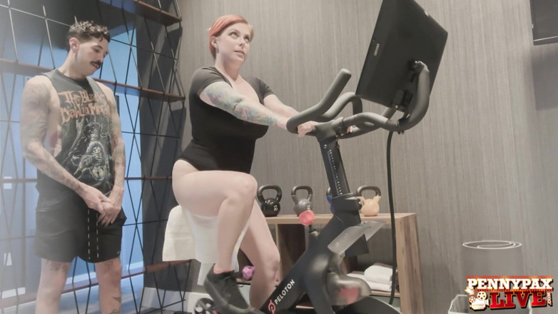 Penny Pax: Penny Pax arbetade över på gymmet