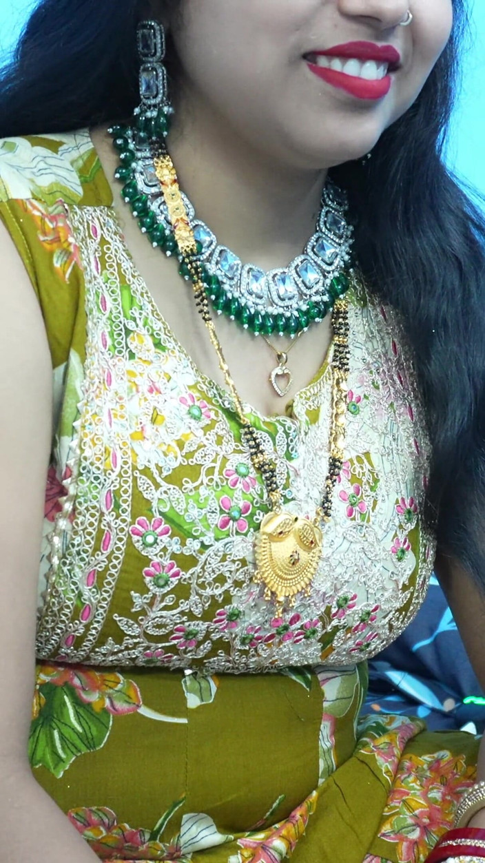 Neha bhabhi0832: Quand je suis venue rencontrer mon beau-père et ma belle-mère...