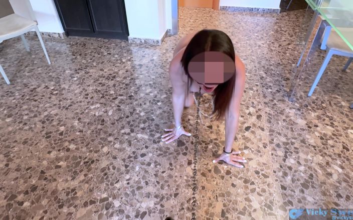 BDSM lover: Gehorsame sklavin mit analhaken - kontrolliertes vergnügen in einer echten BDSM-szene