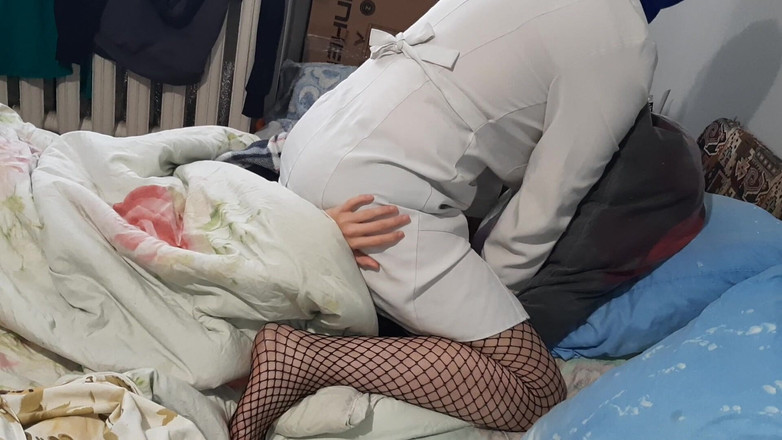 Lesbian-candys: Bác sĩ máy bay bà già ngồi trên mặt tôi...