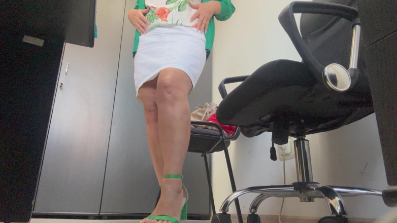 Step Mommy: La sexy moglie matura elegante in ufficio prende in giro...