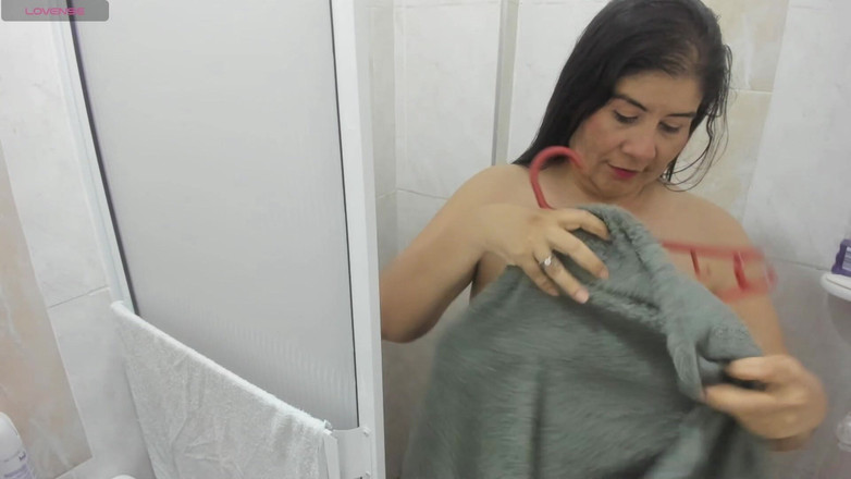 Kira Geiner: P2 फैन के लिए शावर गेम