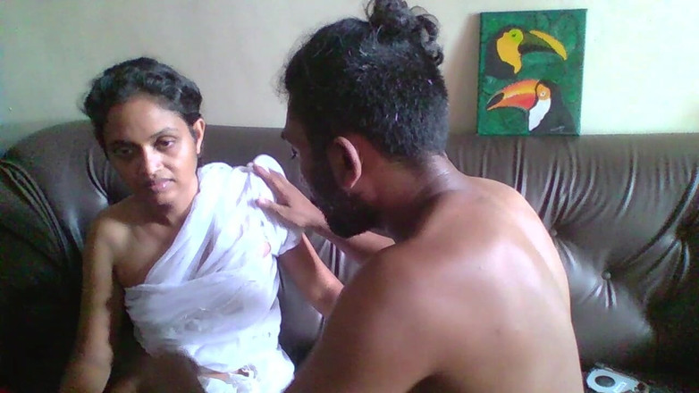 Tina Baby: Cewek sange ini dientot habis-habisan sampai meringis keenakan!