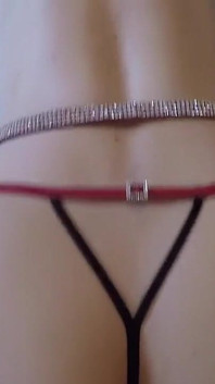 Transvestit schüttelt dicken arsch pOV